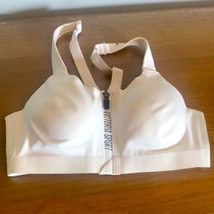 Victoria’s Secret Incredible Knockout Sports Bra